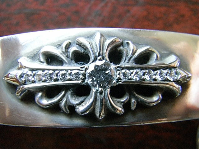 フローラルクロス IDブレスレットのダイヤパヴェ