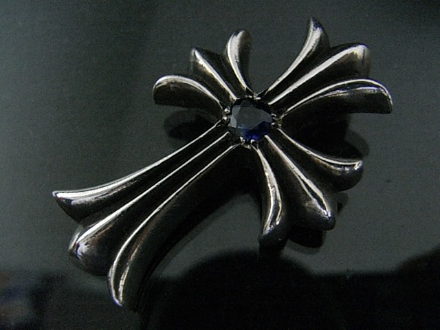 クロスペンダント、１ブルーサファイヤ