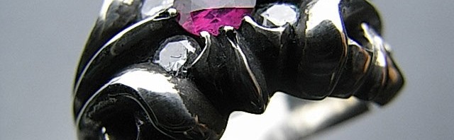 K&Tリング　1ルビープラス4ダイヤ