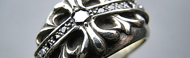 ブローラルクロスリング　ブラックダイヤパヴェ