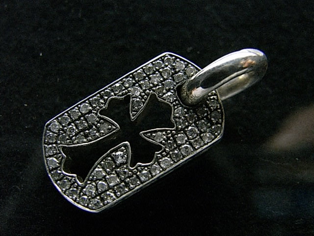 やっぱり、クロムハーツには、ダイヤが一番良く合うと思います。