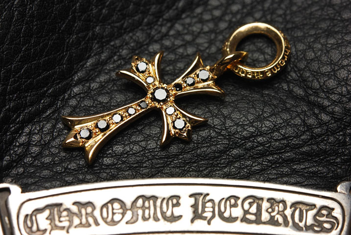 22Kクロスチャーム、ブラックダイヤパヴェ