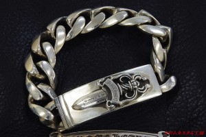 カスタム前のダガーブレスレット