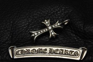 クロムハーツ　タイニーCHクロスチャーム　PAVEダイヤモンド　修正後