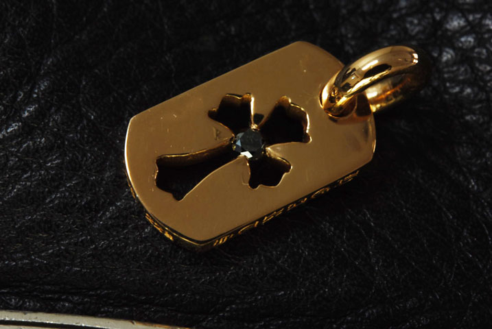 カットアウトクロス22K(タイニー) 1ブラックダイヤ