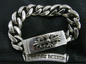 カスタム前のフローラルクロスIDブレスレット