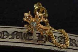 CHクロススタッド22Kゴールドピアス ダイヤパヴェカスタム CHクロススタッド22Kゴールドピアス ダイヤパヴェカスタム