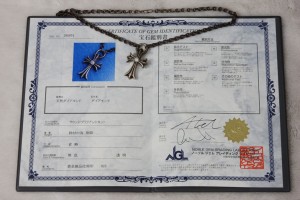 ダイヤモンドを証明する宝石鑑別書です。