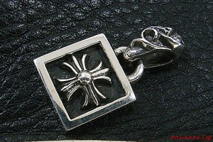 カスタム前のフレームドプラスチャーム