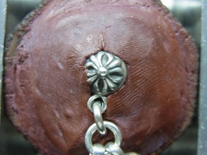 まず、彫刻台にセットします。