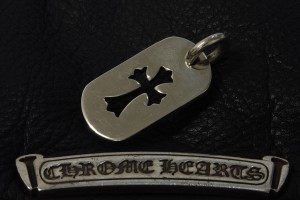 カスタム前のカットアウトクロスペンダント