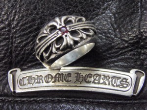 カスタマイズ前のクロムハーツリング