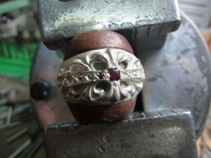 ルビーをセットしていきます。