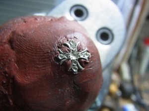 同様に穴を開けていきます。