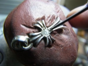 ナナコタガネで固定します。