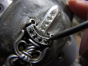 ダイヤをナナコタガネで固定します。