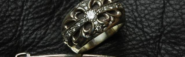 ダイヤをカスタムした、フローラルクロスリング