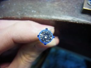 前後左右から見て歪みが無いか確認します。