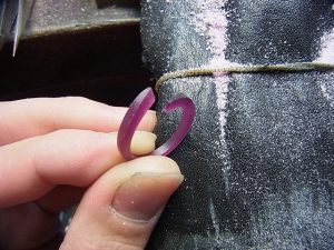 左右対称になるように削ります。