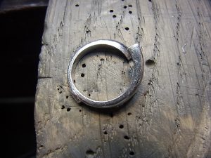 腕の部分もプラチナでキャスト(鋳造)しました。