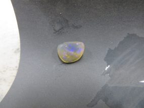 細かい耐水ペーパーで、表面を磨いていきます。