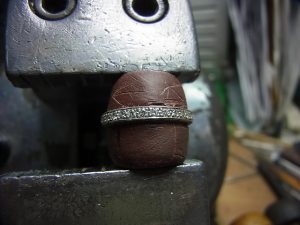 あとは、イブシを入れて完成です。