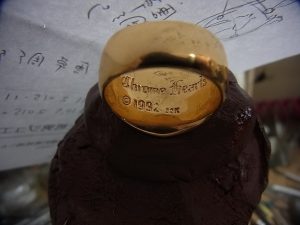 彫刻台に固定します。