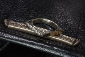 交互にダイヤが入っています。