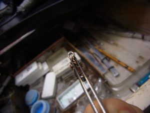 銀ロウを乗せてバーナーで加熱します。