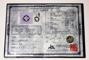 ダイヤとサファイアを証明する宝石鑑別書です。
