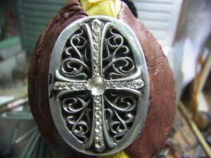 ダイヤを固定していきます。