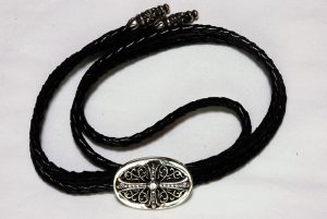 ダイヤをカスタムしたループタイ