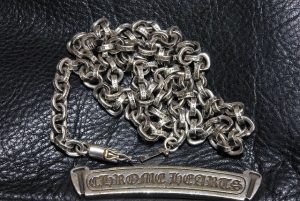 修理前のネックレスです。パーツが無くなってます。