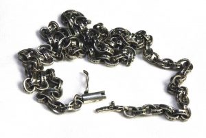 加工前のペーパーチェーンネックレス