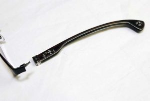 こんな風に外れています。