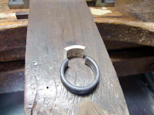 ティファニーシルバーリングを12号大きくしました。