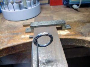 ロウ付けします