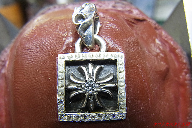 フレームドCHプラスチャーム、ダイヤパヴェカスタム