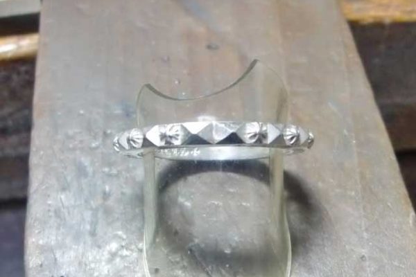 思案の末、もう一つ山を作りました。