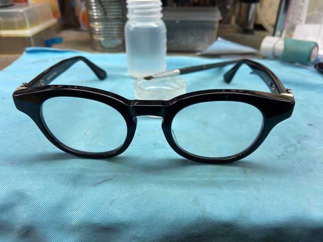 折れたクロムハーツメガネ BABYを修理しました。