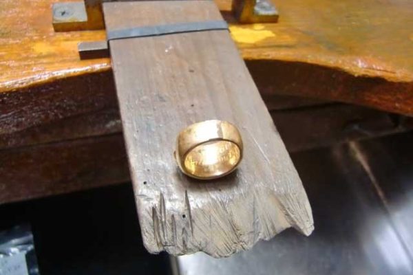 22Kを挟んでロウ付けします