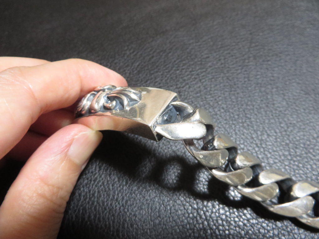 クロムハーツ フローラルクロス ハートブレスレット偽物情報 ｜ クロム  