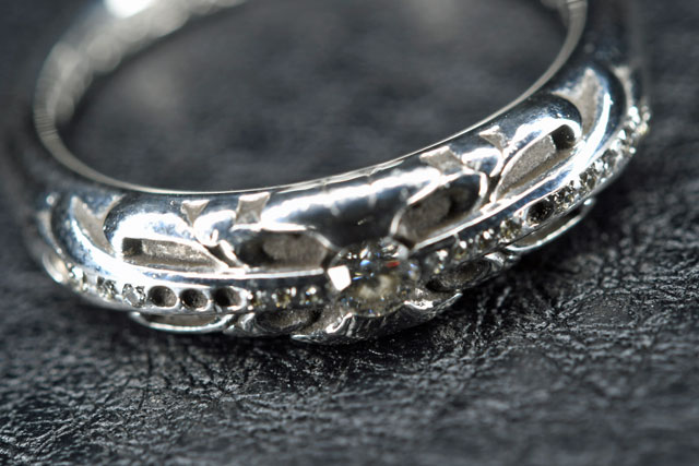 ダイヤが外れてモチーフも無くなっています。