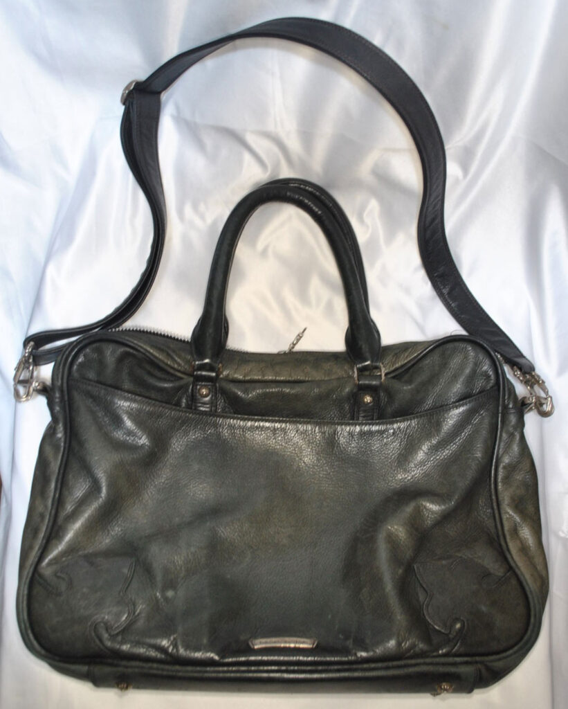 クロムハーツ ショルダーバッグ 染め直し 前 退色した黒革