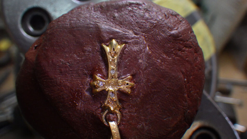 ダイヤを留め直します