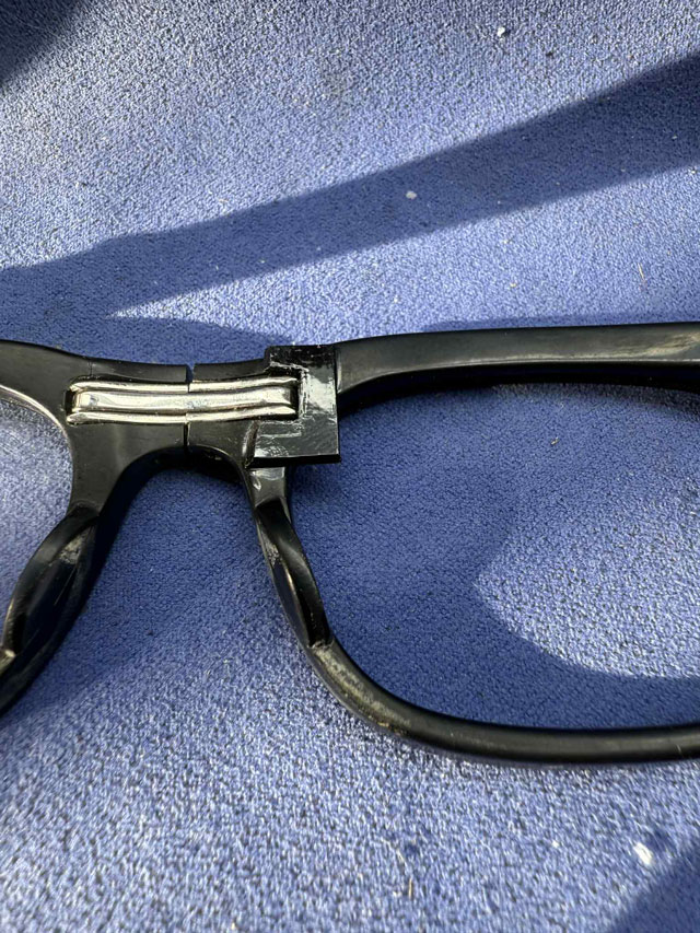 クロムハーツ折り畳みメガネ DROOLIN 修理｜リム割れ・亀裂の溶着＋補強材で復元（納期約1ヶ月）