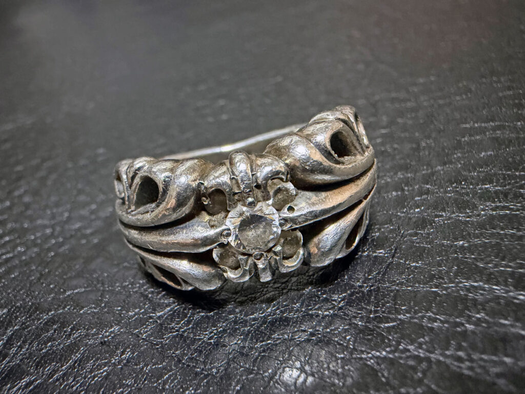 カスタム前のK&Tリング5石入り