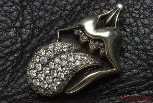 クロムハーツ チャームL＆Tに正規品クラス(VSクラリティ)のダイヤをパヴェカスタムしました。