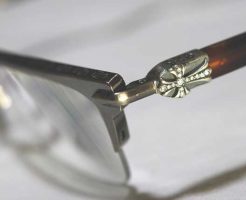 メガネの取り付けて完成です。