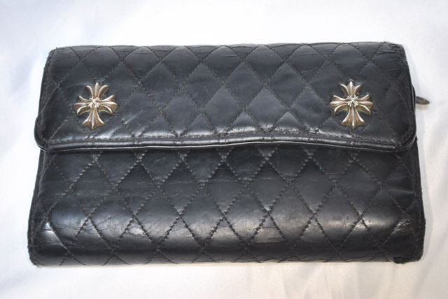 クロムハーツの財布、全体的に傷んでいます